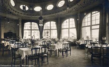 Wnętrze rotundy w trzecim Domu Zdrojowym mieszczącej winiarnię, zdjęcie z ok. 1925 r.  źródło: KC