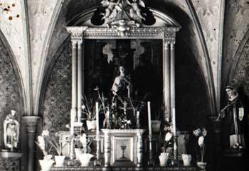 Wnętrze kościoła Gwiazdy Morza, jeden z ołtarzy wykonany w 1902 r. w Monachium, zdjęcie z ok. 1940 r. źródło: TPS