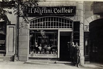 Salon Fryzjerski Hugo Martiniego, mieszczący się w Kamienicy Mendelsona przy rynku 7-9, zdjęcie z 1931 r. źródło: GK