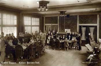 Wnętrze kasyna w Sopocie, sala do gry w Bakarata, zdjęcie z ok. 1925 r. źródło: KC