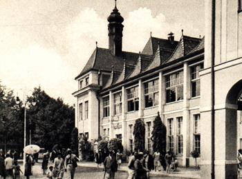 Kasyno przy Domu Zdrojowym widziane od strony wejścia na Molo, zdjęcie z ok. 1920 r. źródło: TPS