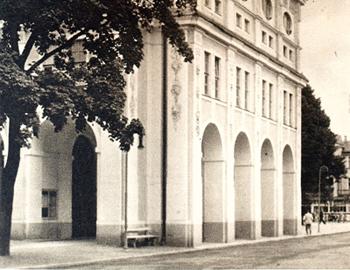 Front budynku kasyna od strony dawnej ul. Północnej, zdjęcie z ok. 1920 r. źródło: DS
