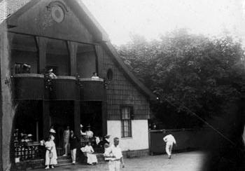 Turniej tenisowy na kortach tenisowych w Sopocie, zdjęcie z ok. 1910 r. źródło: RK, Ryszard Kołodziejski