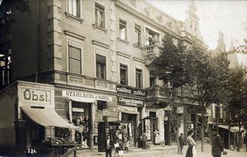Kamienica w której mieściła się Księgarnia Ziemssena i Drogeria Germania, zdjęcie z ok. 1912 r. źródło: KC