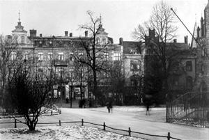 Kamienica przy Rynku 12, widok od strony głównego rynku, zdjęcie ok. 1940 r.  źródło: TPS