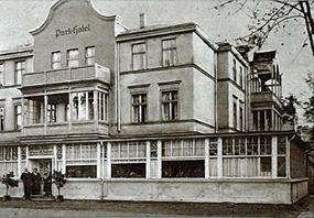 Hotel Parkowy widziany od strony Domu Zdrojowego, zdjęcie z ok. 1920 r. źródło: DS