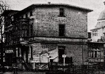 Hotel Północny widoczny od obecnej ul. Powstańców Warszawy, zdjęcie z 1928 r. źródło: BMS PAH