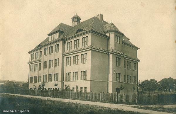 Szkoła Powszechna w Karlikowie