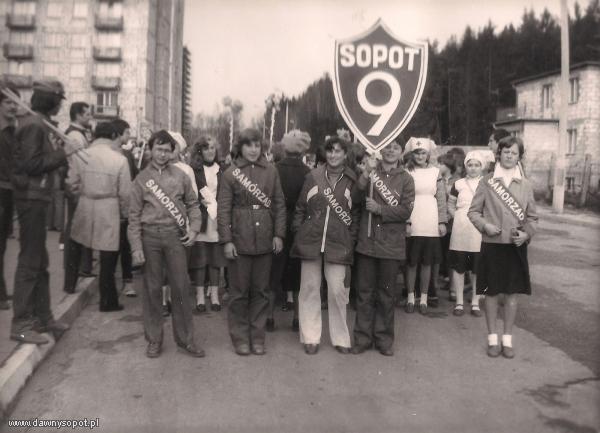 Pochód uczniów Szkoły Podstawowej Nr 9 w Sopocie