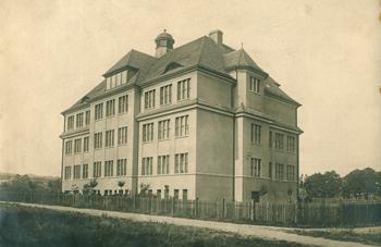 Szkoła Powszechna w Karlikowie
